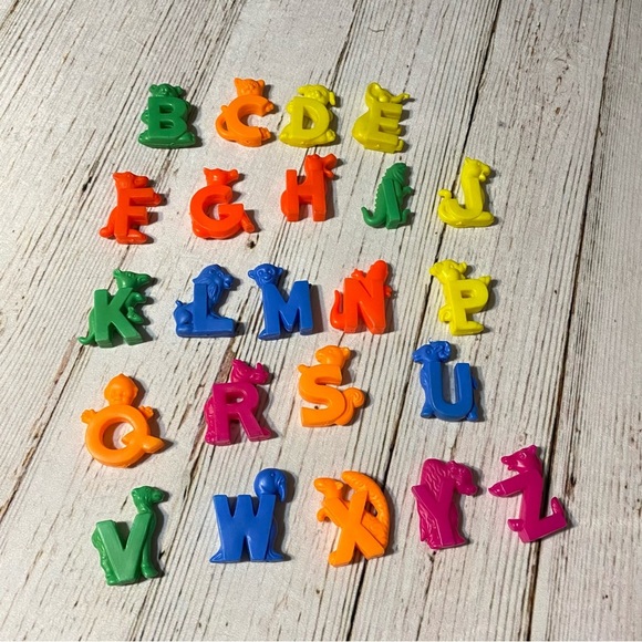 VTG Plastic Blowmold Zoo Animal Alphabet 23 Letters 3" Incomplete Set Hong Kong - Picture 1 of 9